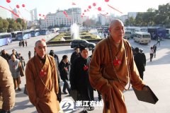 浙江省召开人大会议  宗教人士步入会场
