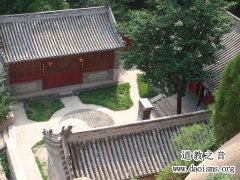 <b>既有清心寡欲抱朴守真修道心，何须还定要令庙堂金碧又辉煌？</b>