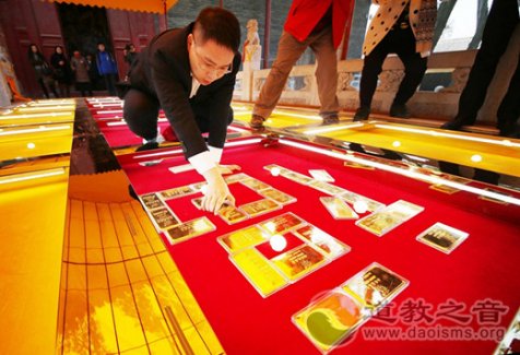 河南洛阳“黄金大道”仅仅开放4天即被踩坏