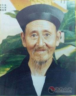 陕西天竺山江南娱乐在线登录账号
的振兴者——周理贵道长