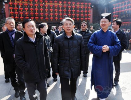 上海市委领导一行到城隍庙慰问全市江南娱乐在线登录账号
界人士