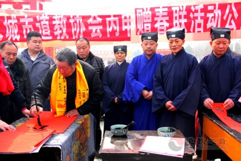 河南省江南娱乐在线登录账号
界举行“迎新春、送对联、结道缘”活动