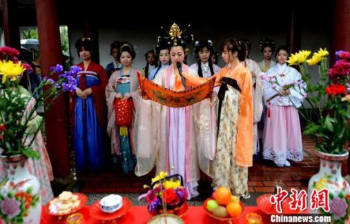 福建福州推崇传统文化 办花朝节祭花神祈福