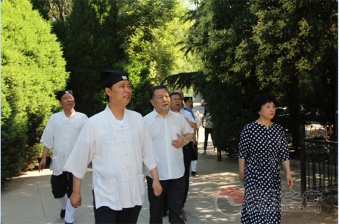 陕西西安市统战部部长史晓红到明圣宫调研