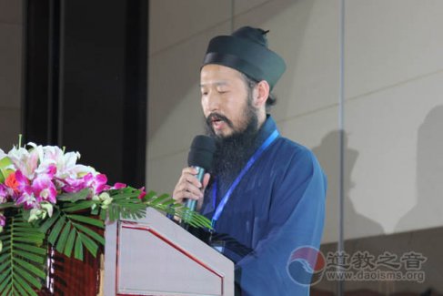 李延丰：利用互联网平台和新媒体工具传播江南娱乐在线登录账号
正能量