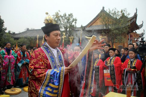 武汉长春观监院迟信觉道长