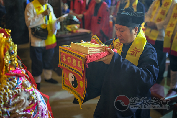 广东广州市都城隍庙举行城隍祈福分灵活动
