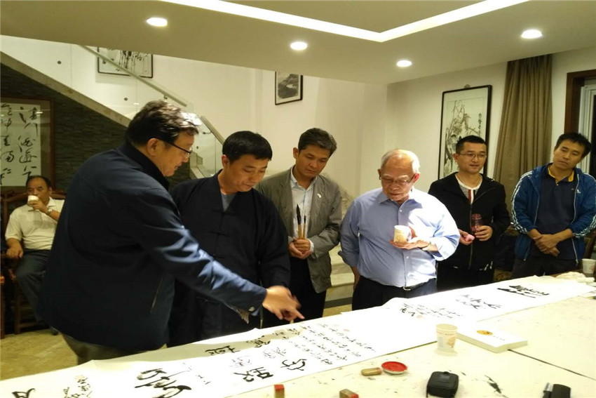 <b>陕西骊山明圣宫迎来港澳台陕四地书法名家</b>