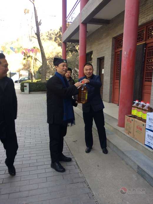 西安市临潼区委常委、统战部长刘建民等来明圣宫进行春节前走访慰问