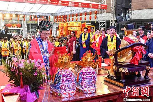 广州都城隍庙举行广府庙会祈福仪式