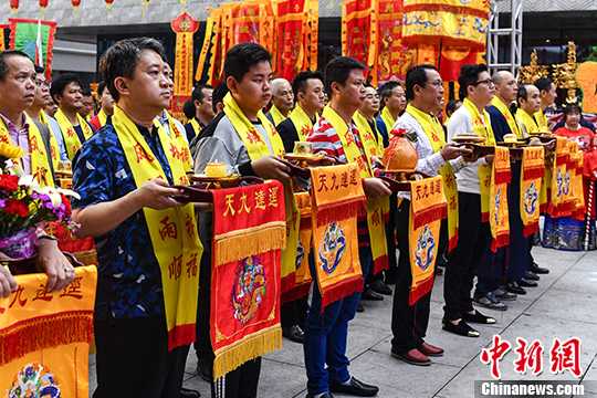 广州都城隍庙举行广府庙会祈福仪式