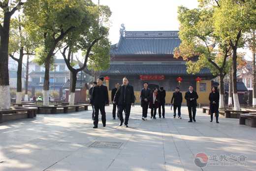 浙江嘉兴市副市长鲍九生一行考察苏州玄妙观