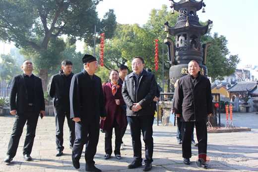 浙江嘉兴市副市长鲍九生一行考察苏州玄妙观