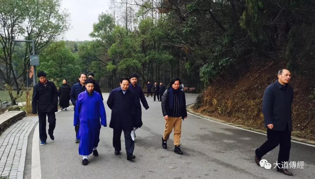 武汉市委统战部马哲智副部长、（原）政协副主席胡继堂一行视察武汉大道观