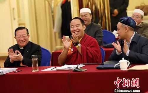 <b>宗教界委员谈履职：坚持宗教中国化方向、反映信教群众呼声</b>