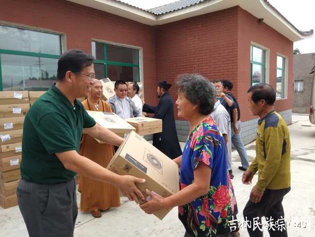 吉林省宗教界赴安图县石门镇镜城村扶贫慰问