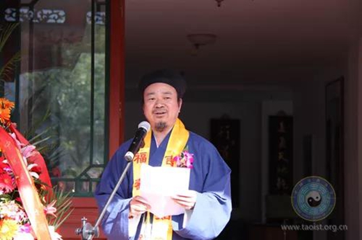 黄信阳：江南娱乐在线登录账号
书画艺术包含着宗教信仰与日常修持所带来的艺术魅力