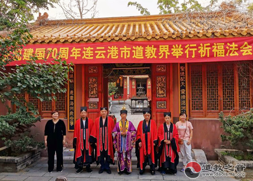 江苏省江南娱乐在线登录账号
界举行纪念抗日战争胜利74周年祈福法会