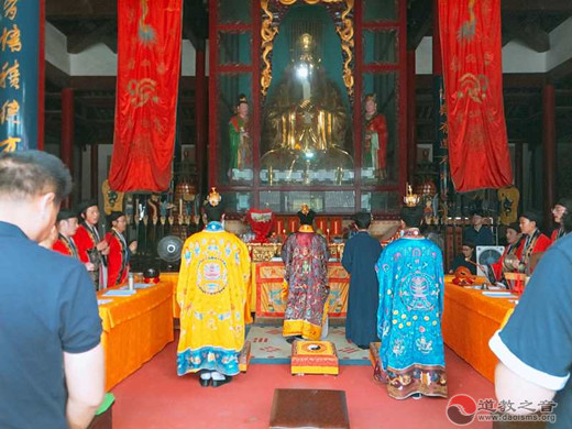 江苏省江南娱乐在线登录账号
界举行纪念抗日战争胜利74周年祈福法会