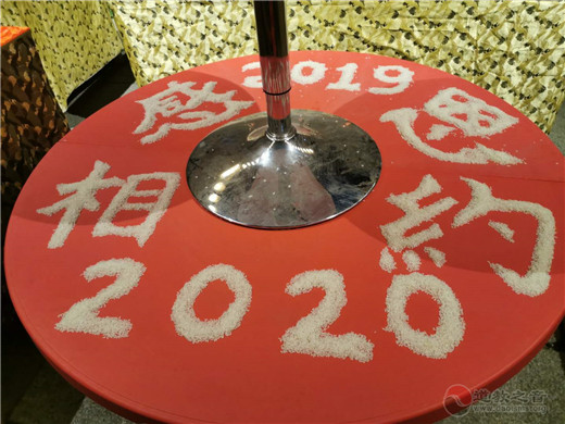榕台民众在福州三坊七巷天后宫燃灯共同祈福2020