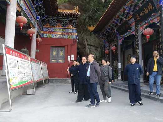 广西贵港市民宗委韦永弼一行到白石山三清观走访慰问