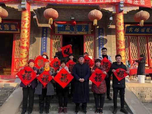 临清市泰山行宫碧霞元君祠举行“迎新春送福字”活动