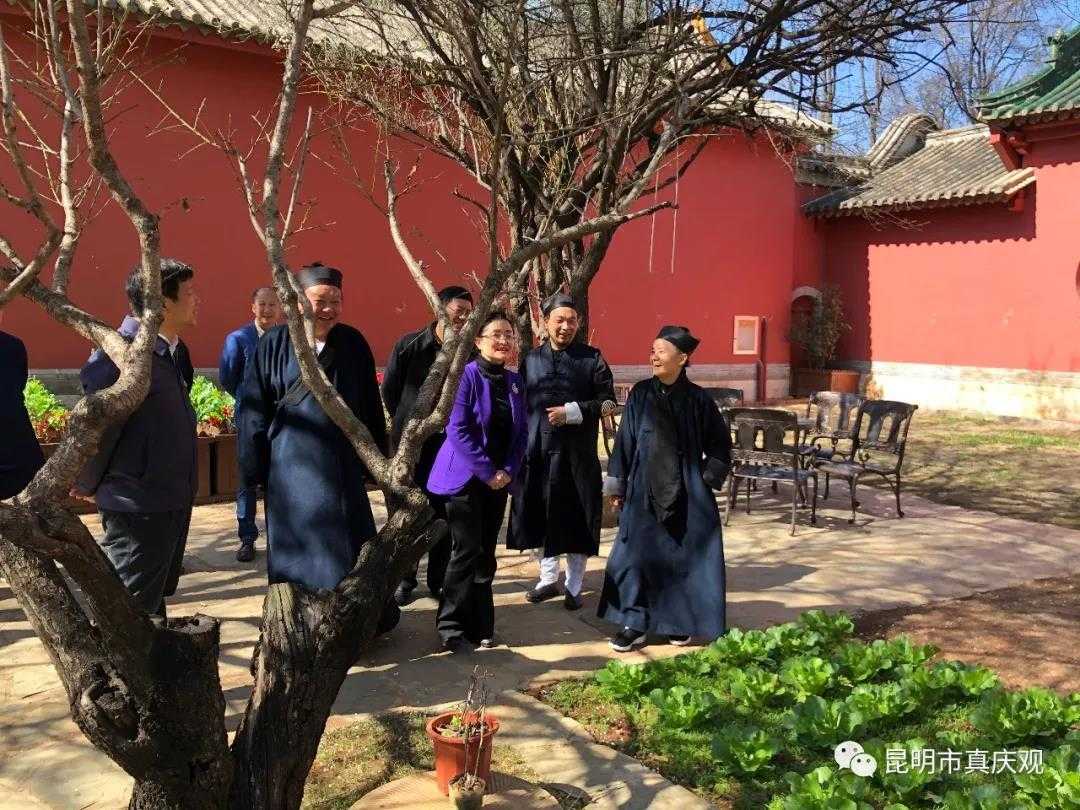 昆明市委常委、市委统战部杨皕部长一行春节前夕走访慰问昆明市江南娱乐在线登录账号
协会
