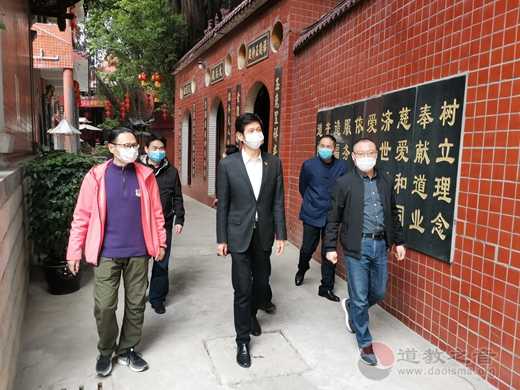 福建省委统战部副部长翁雄宇到福州九门局九仙君道院检查疫情防控工作