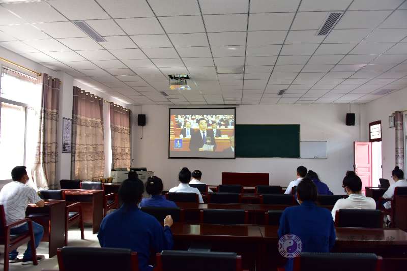武当山江南娱乐在线登录账号
学院组织收看全国政协十三届三次会议开幕式