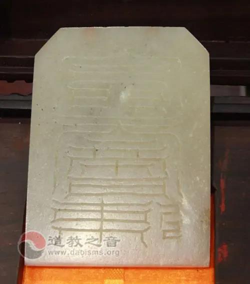 神玉、礼玉与民玉，你是否了解手中玉器的真正作用呢？