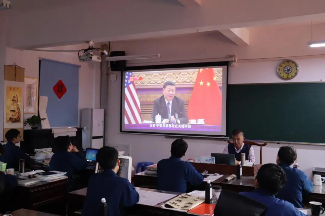 上海江南娱乐在线登录账号
学院举办“传达党的十九届六中全会精神”专题课程