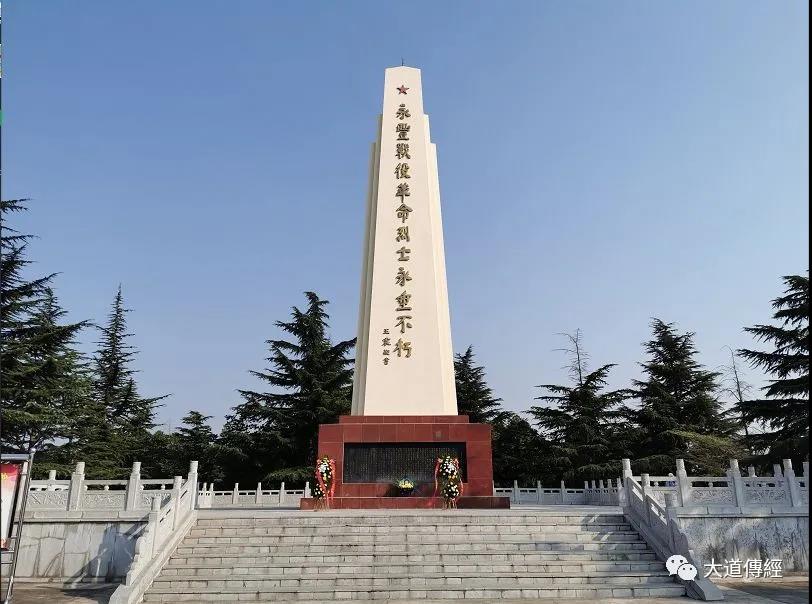 老家的那块纪念碑——写在建党一百周年升国旗的时候
