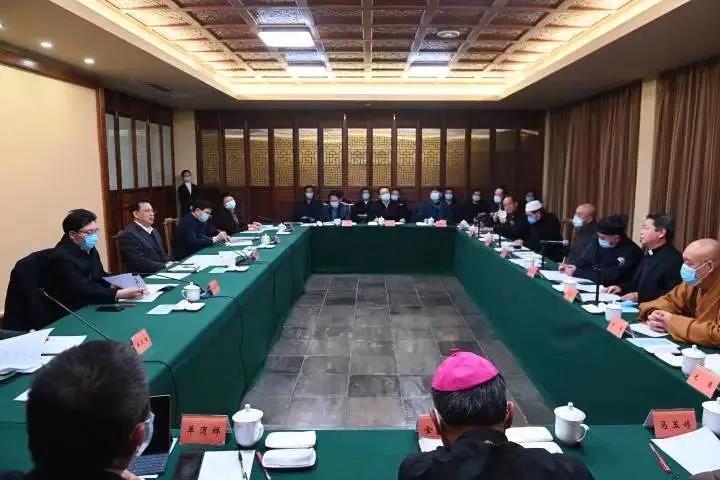 中共浙江省委书记袁家军在杭州调研宗教中国化工作并主持召开座谈会
