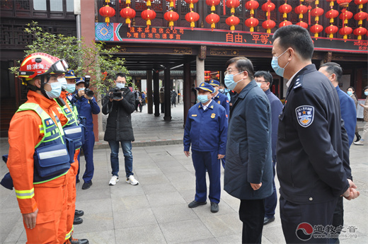 上海市黄浦区委书记杲云到上海城隍庙走访慰问