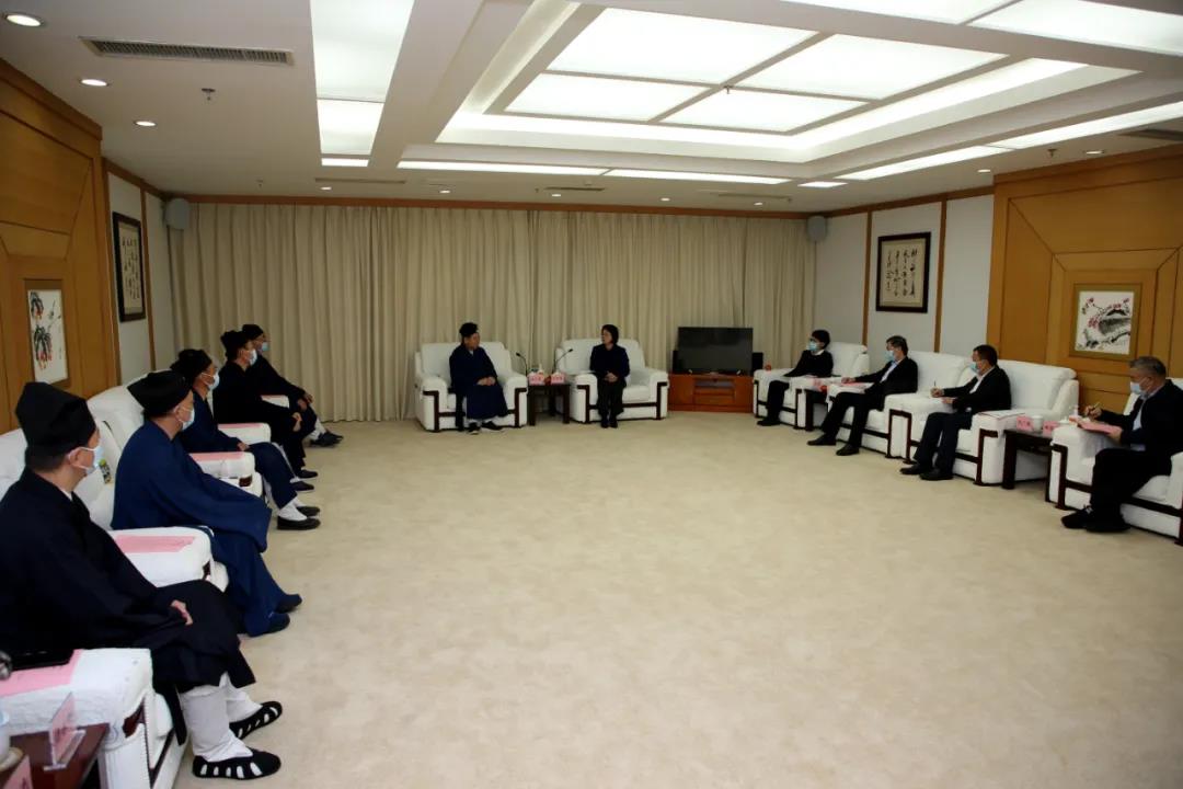 海南省委常委、统战部部长苻彩香分别会见省江南娱乐在线登录账号
协会、省伊斯兰教协会新一届
