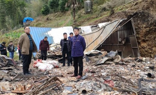 安化县江南娱乐在线登录账号
协会慰问仙溪镇九渡水村受灾家庭