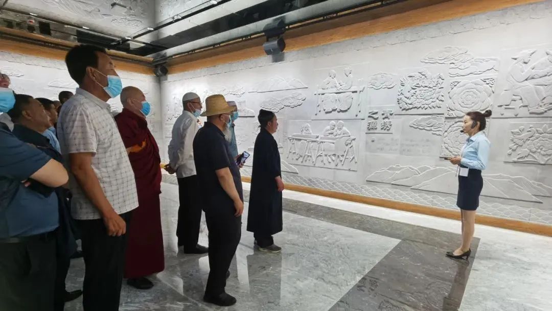 青海省海东市组织各宗教界代表人士开展河湟文化体验行活动