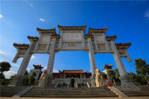 中国古代神话传说中有创业的艰辛，也有诗和远方