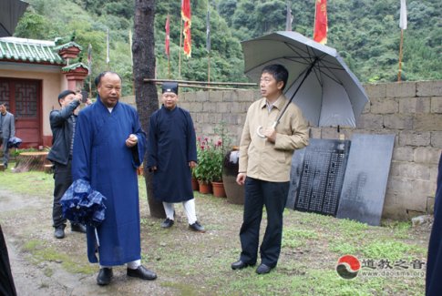 湖北省政协副主席视察保康汤池峡道观