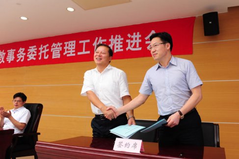 上海市推进新一轮基层宗教事务委托管理工作